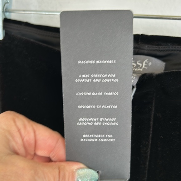 Lysse Black Velvet Pants - Picture 11 of 13